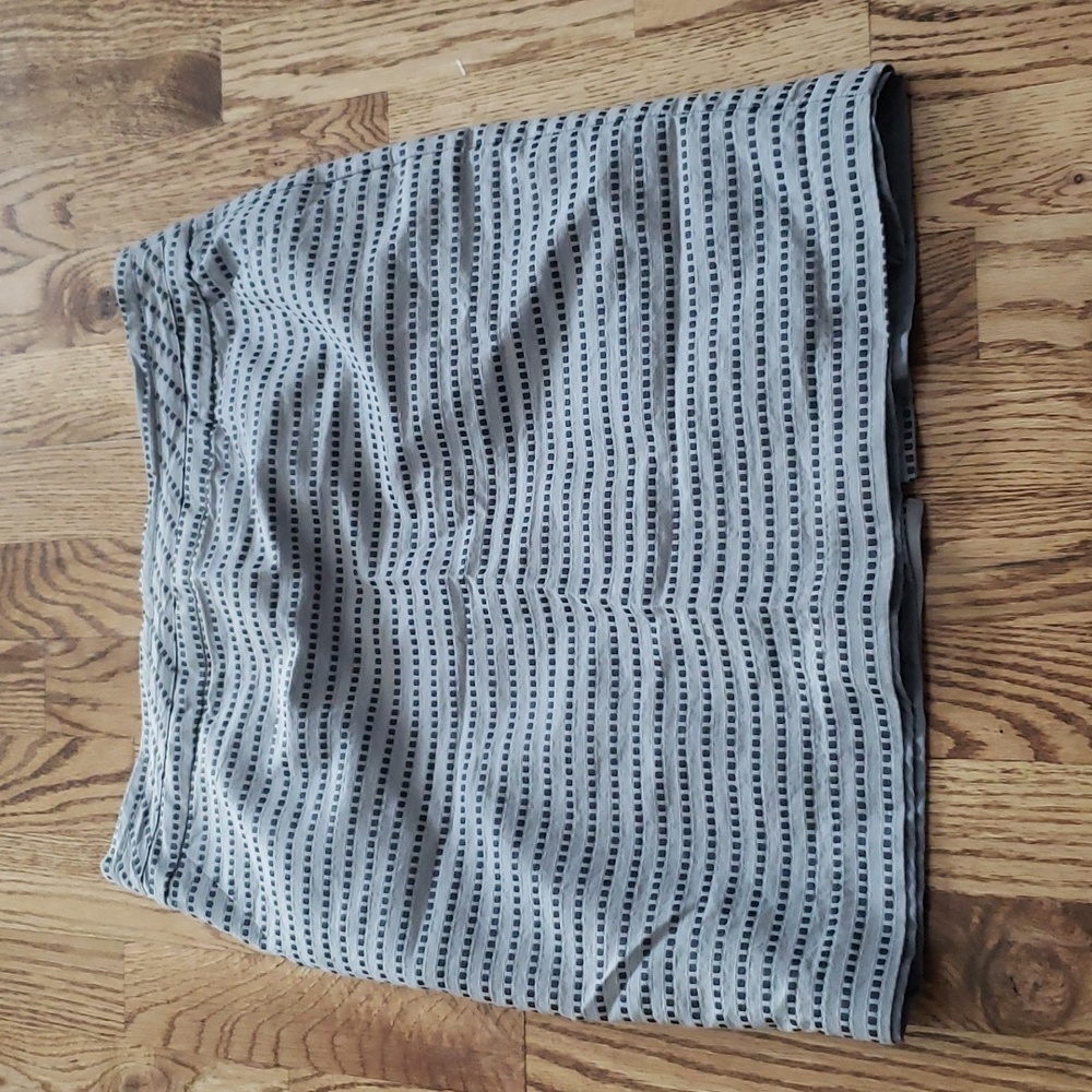 (8) HOT Options Patterned Lined Skirt Classic Mini Night Out Office 90s 00s